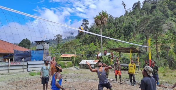 JEMPOLINDO ID Yonif 433 JS Bangun Lapangan Voli Untuk Masyarakat