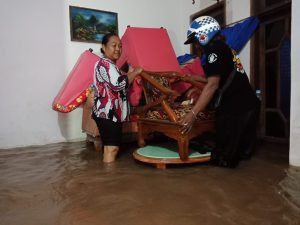 Ratusan Rumah Tergenang Banjir Warga Glundengan  Enggan Mengungsi