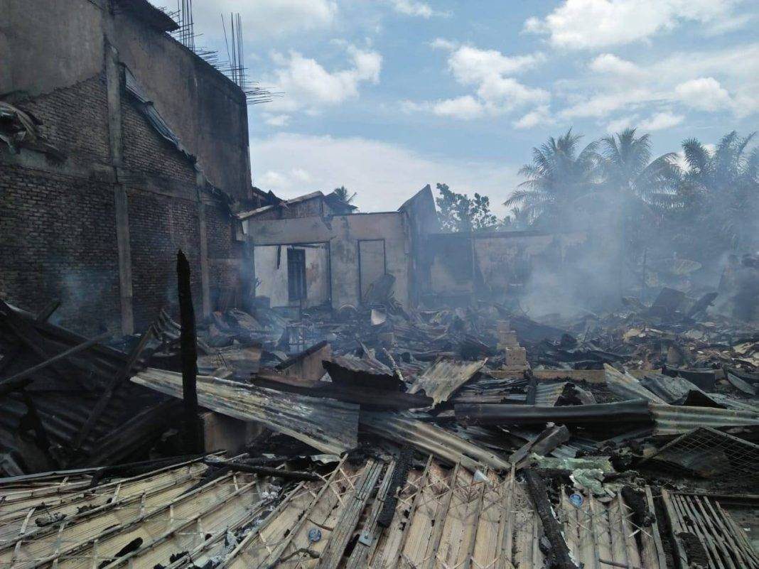 rumah terbakar