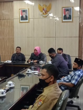 tanah kas desa curahkalong disoal warga, kades dan bpd tak