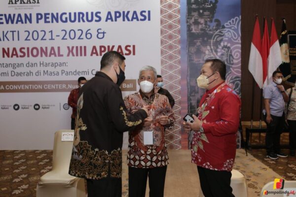 Bupati Hendy Siswanto Bupati Hendy Siswanto