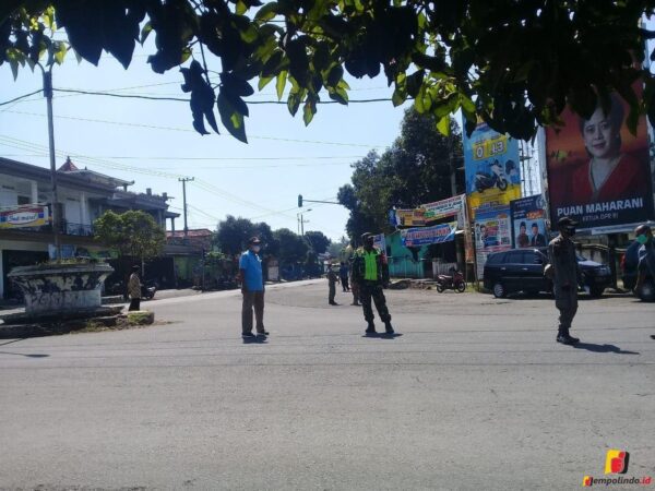 dikepung zona merah
