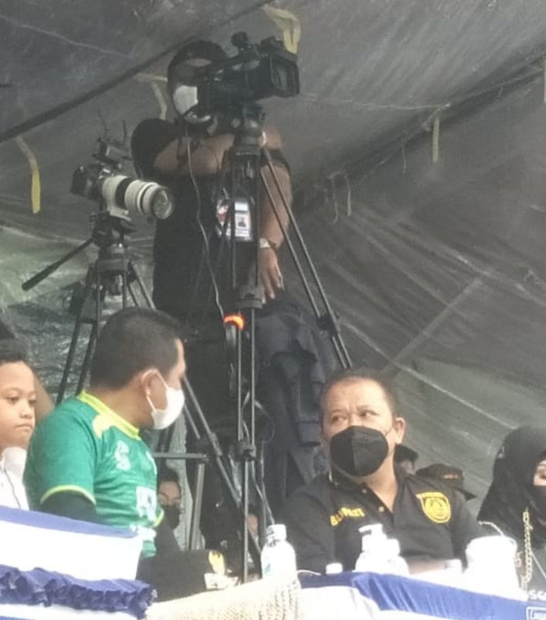 Dua Bupati Nonton