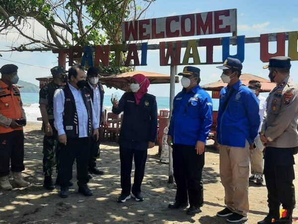 Tinjau Lokasi Bencana