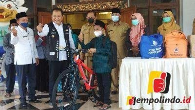 Rama Tampak Tersenyum