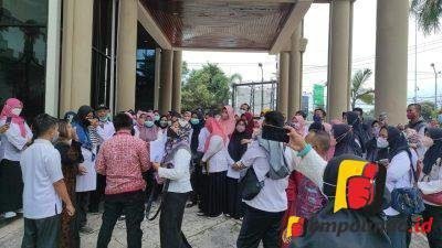 Nakes Curhat