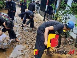 PSHT Ranting Kaliwates Bergerak Bantu Warga Bumi Mangli Permai Terdampak Banjir