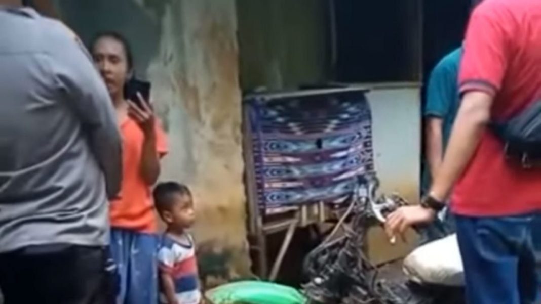 Warga Menolak Vaksin