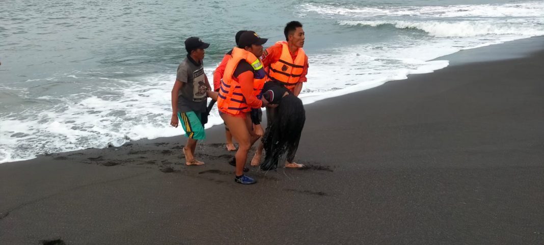 Pantai Teluk Love