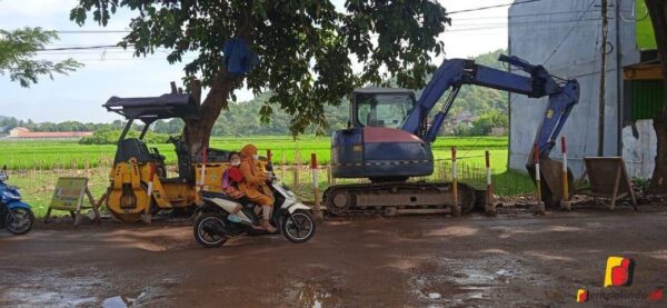Perbaikan Jalan Ambulu
