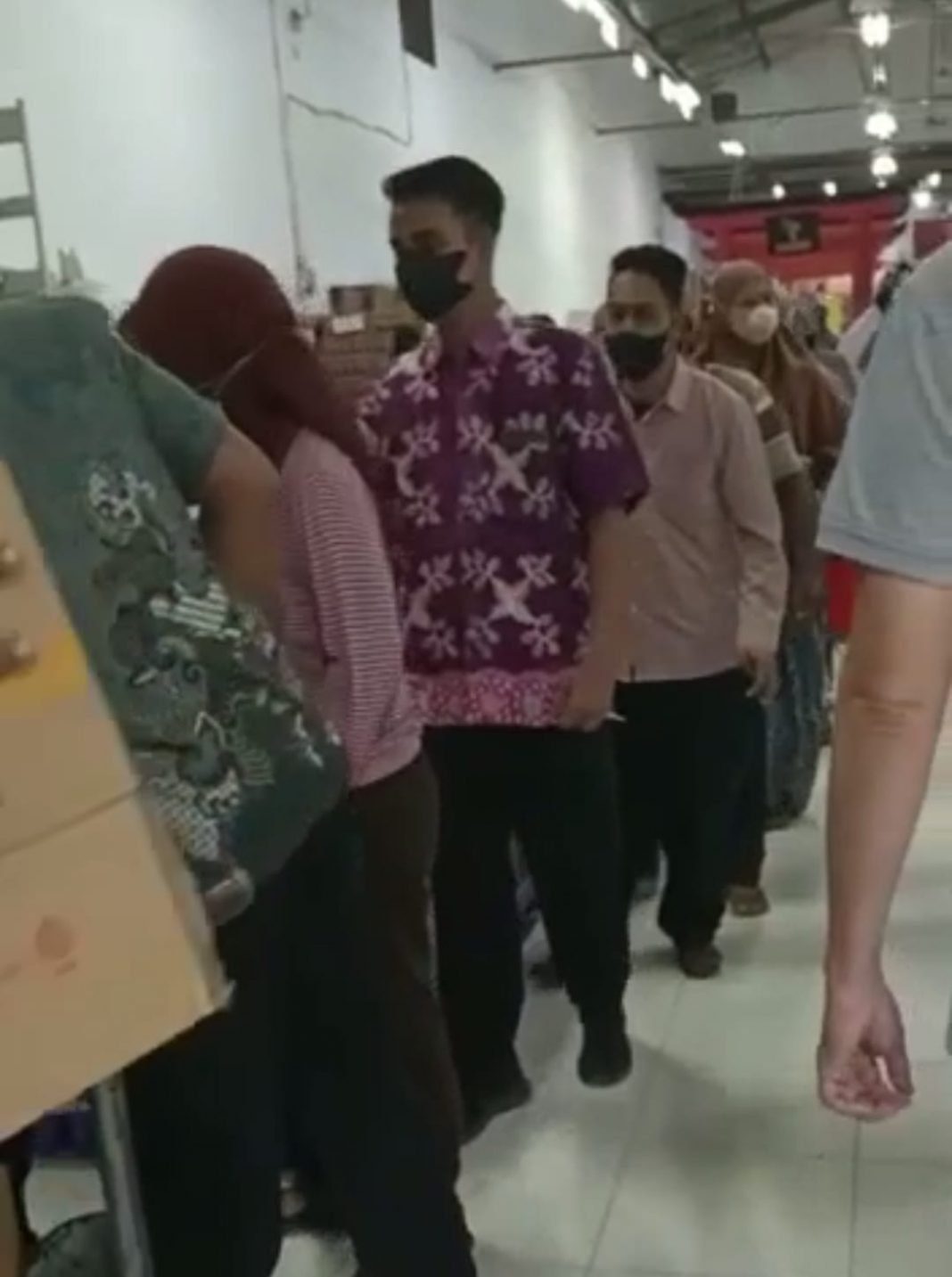 Pembeli Minyak Goreng