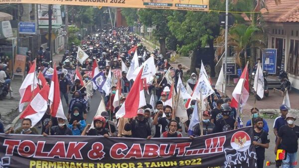 JEMPOLINDO.ID - Sarbumusi Jember Tuntut Cabut Permenaker JHT