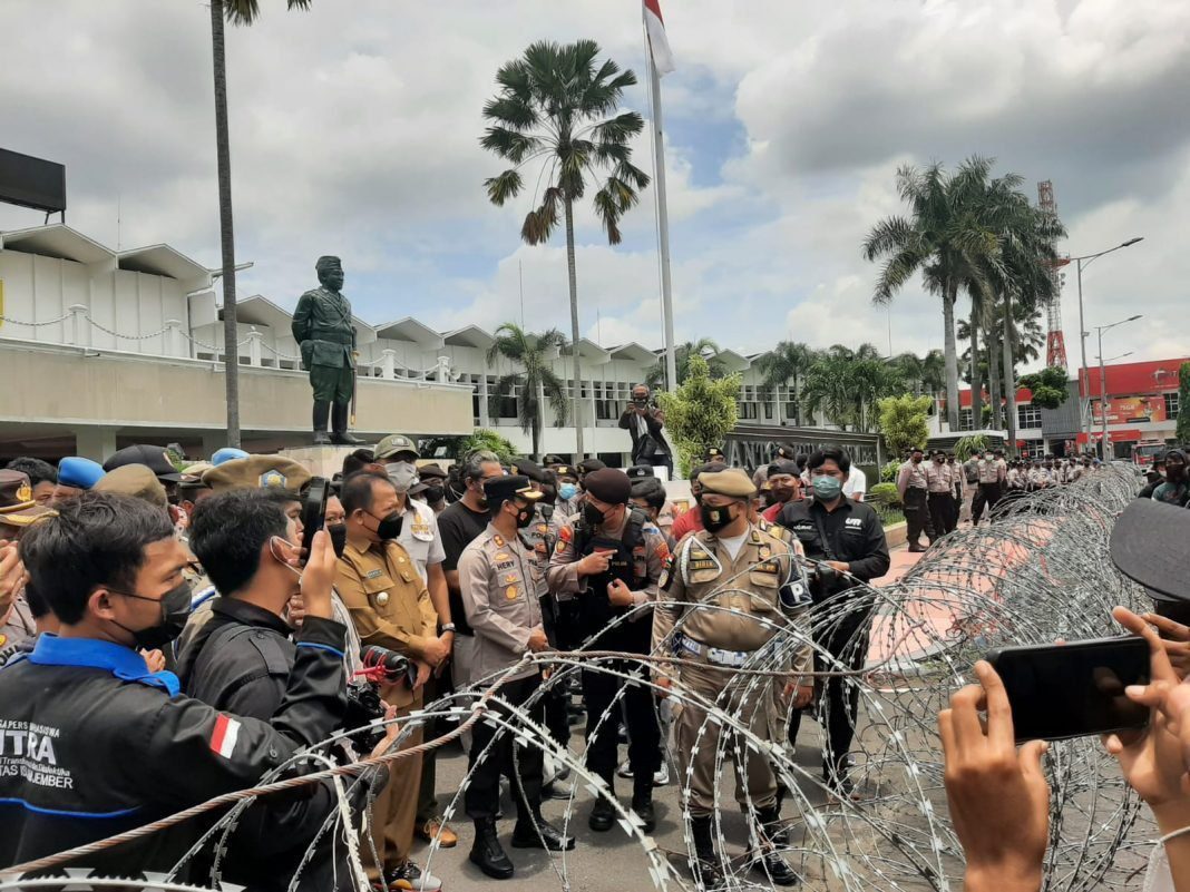 Aksi unjuk rasa