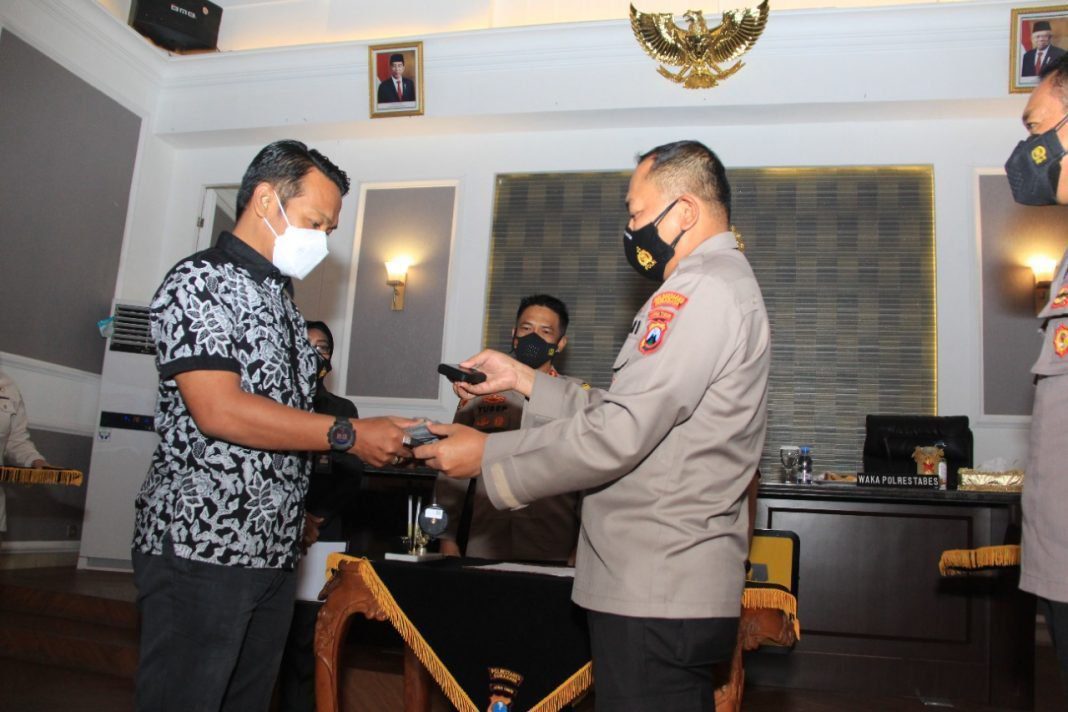 Anggota Polrestabes Surabaya Dibekali Bodycam Untuk Pelayanan Masyarakat Polrestabes Surabaya