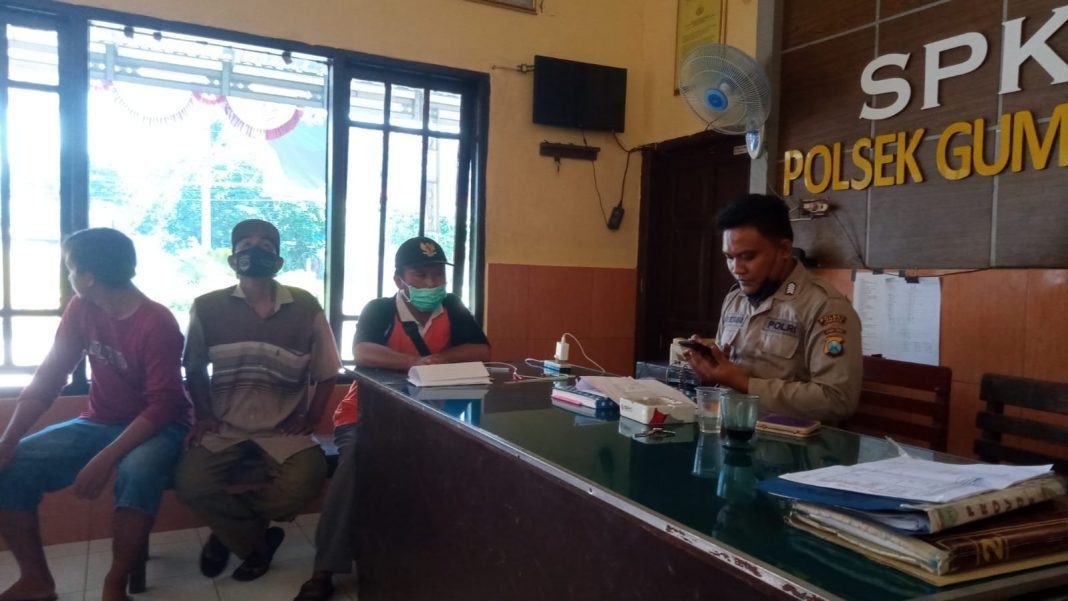 Warga Desa Mayangan Kembali Datangi Polsek Gumukmas Warga Desa Mayangan