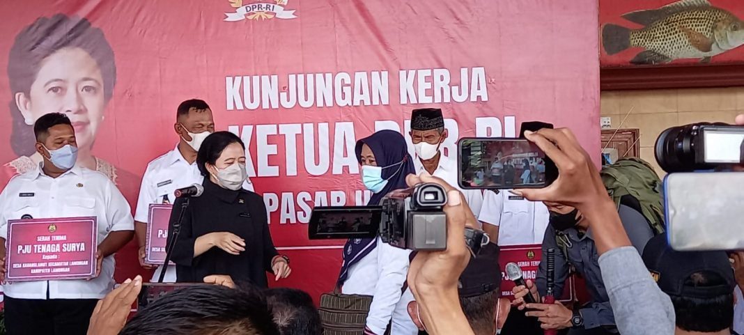 Disambati Petani dan pedagang di Lamongan Disambati Petani