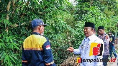 Tebing Sungai Bedadung Longsor Ganggu Pengerjaan Perbaikan Jalan