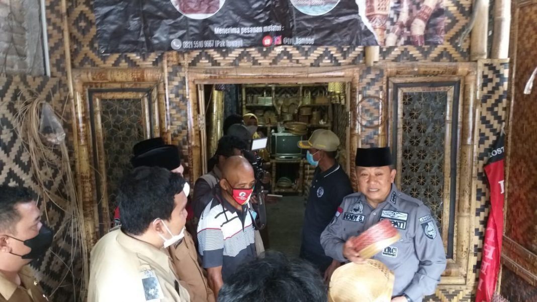 Pengrajin Desa Nogosari