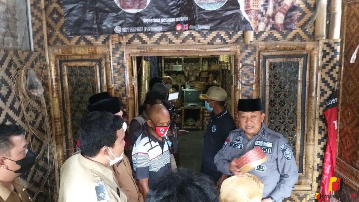 Pengrajin Desa Nogosari