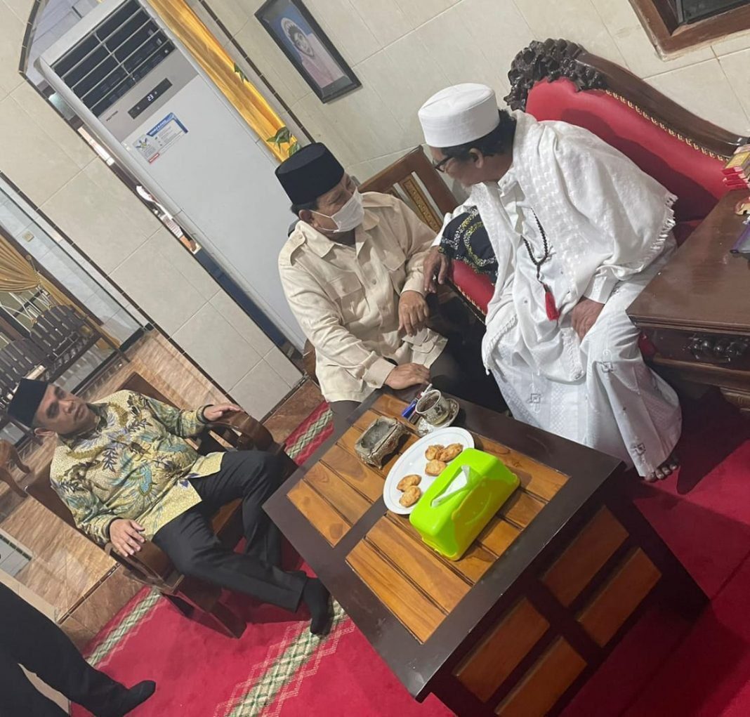 Prabowo Mampir Jember Tawarkan KH MUzakki Berobat Prabpwo Mampir Jember