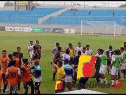 Pertandingan Perdana Sepak Bola Porprov, Tim Jember VS Malang Ricuh