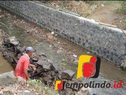 Pembangunan Saluran Irigasi Tanpa Papan Nama di Kelurahan Kebonsari Jember 