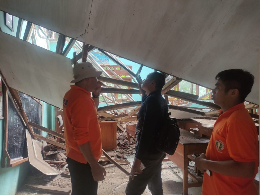 ATAP SDN GELANG 7 AMBRUK
