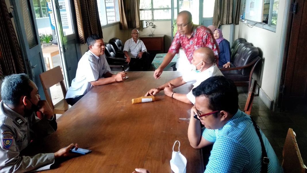 Siswa SMKS Jember Terima Paket jempolindo, Siswa SMKS, Jember, Paket