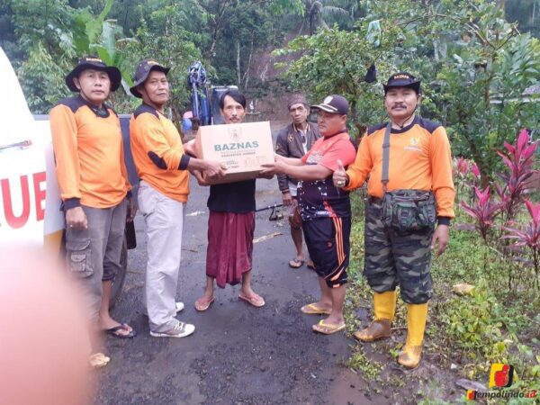 Tim BTB Kabupaten Jember Serahkan Bantuan Bencana Longsor Sumberbaru jempolindo, Tim BTB, Kabupaten Jember, Bencana