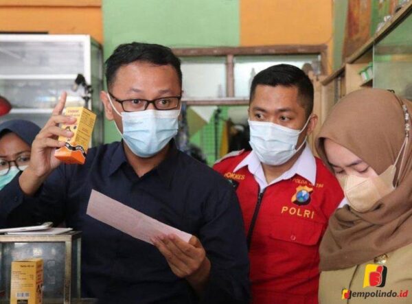 Sikapi Temuan Obat Sirup Penyebab Gagal Ginjal, Dinas Kesehatan Jember Sidak Apotek jempolindo, obat sirup, gagal ginal, Dinas Kesehatan Jember, Sidak APotek