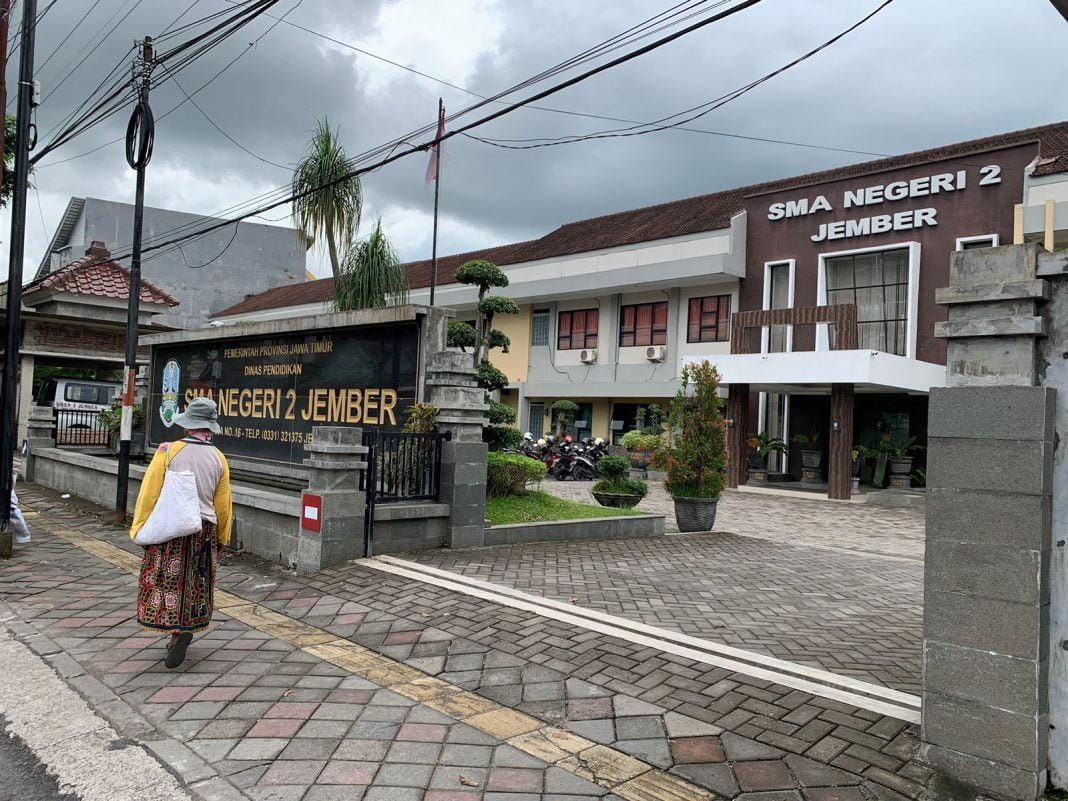 Wali Murid SMAN 2 Jember Pertanyakan Penggunaan Dana PIP, Pihak Sekolah Menjawab jempolindo, SMAN 2 Jember, PIP