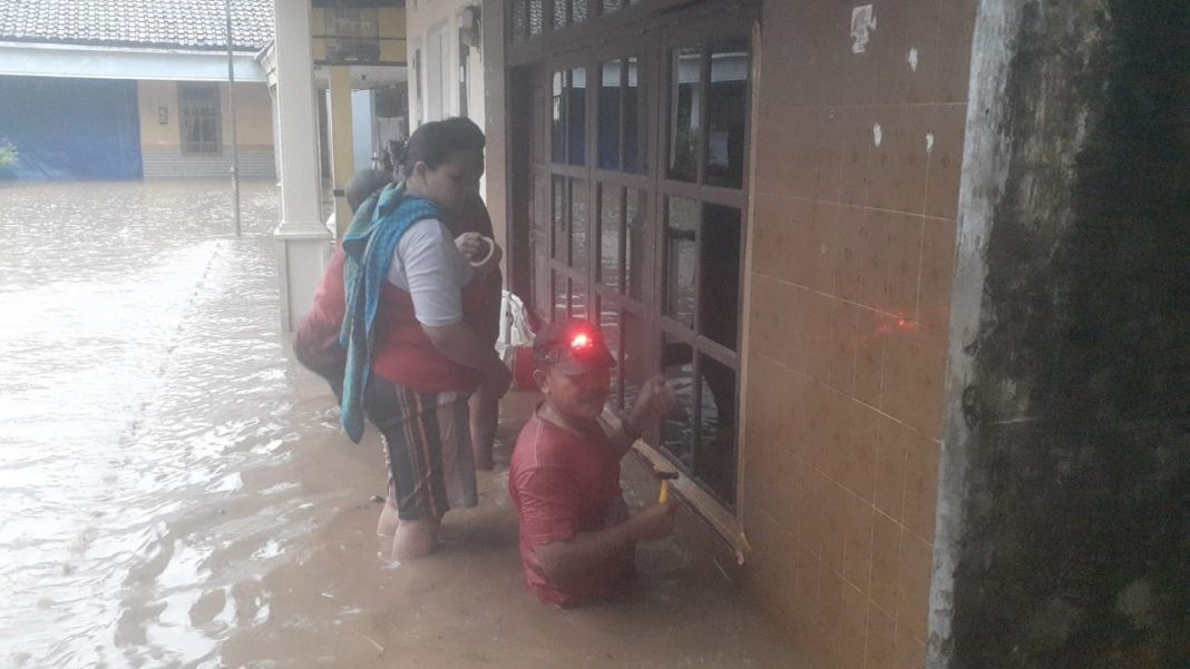 Banjir Luapan Sungai Dinoyo Rambipuji Genangi Rumah Warga jempolindo, jember, rambipuji, sungai dinoyo