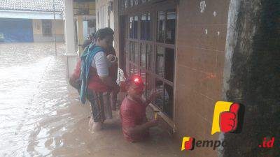 Banjir Luapan Sungai Dinoyo Rambipuji Genangi Rumah Warga