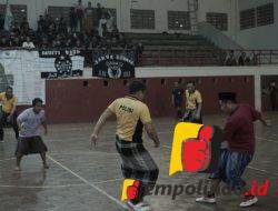 Heboh, Final Kejuaraan Futsal  Ponpes Ponorogo, Eksebisi Futsal Polisi vs Pengasuh Pondok