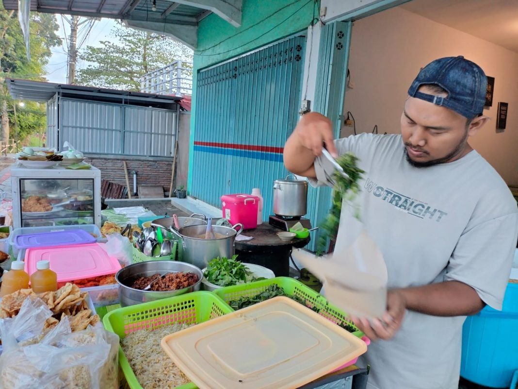Sarapan Nasi Pecel Khas Jember