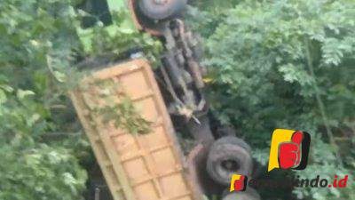 Jempolindo, Jember, Muatan Berat, Rem Blong, Dump Truck, Gumitir