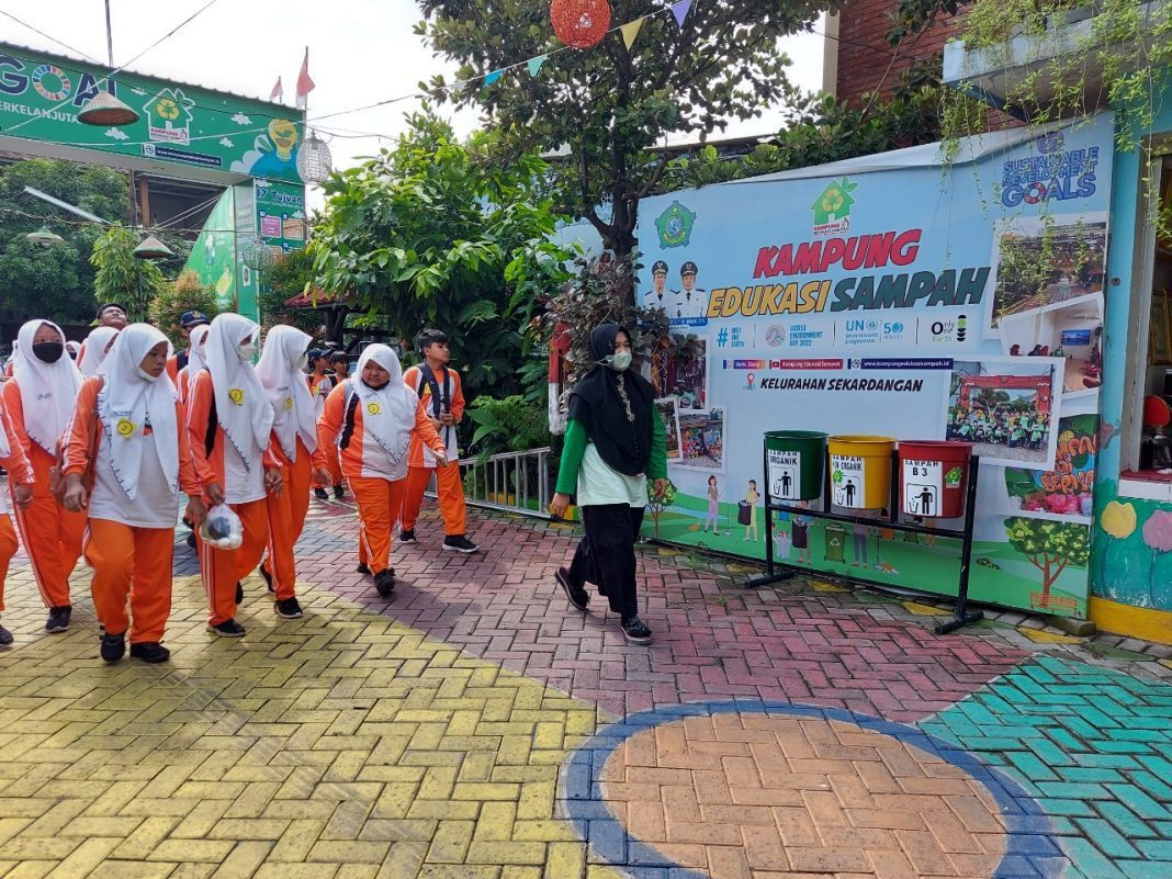 Siswa SMPN 3 Porong Belajar Kelola Sampah jempolindo, sidoarjo, kelola sampah,SMPN 3 Porong