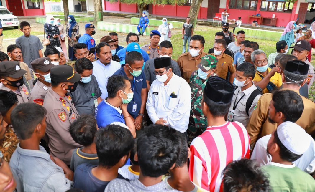 Pj Bupati Pidie Bertindak Cepat Relokasi 185 Pengungsi Rohingya jempolindo, pidie, pj bupati pidie, pengungsi rohingya