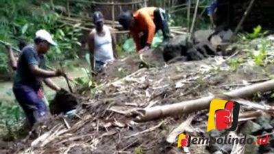 Bangunan Tembok di Belakang Rumahnya dibongkar, Warga Rowotamtu Asal Bali Protes