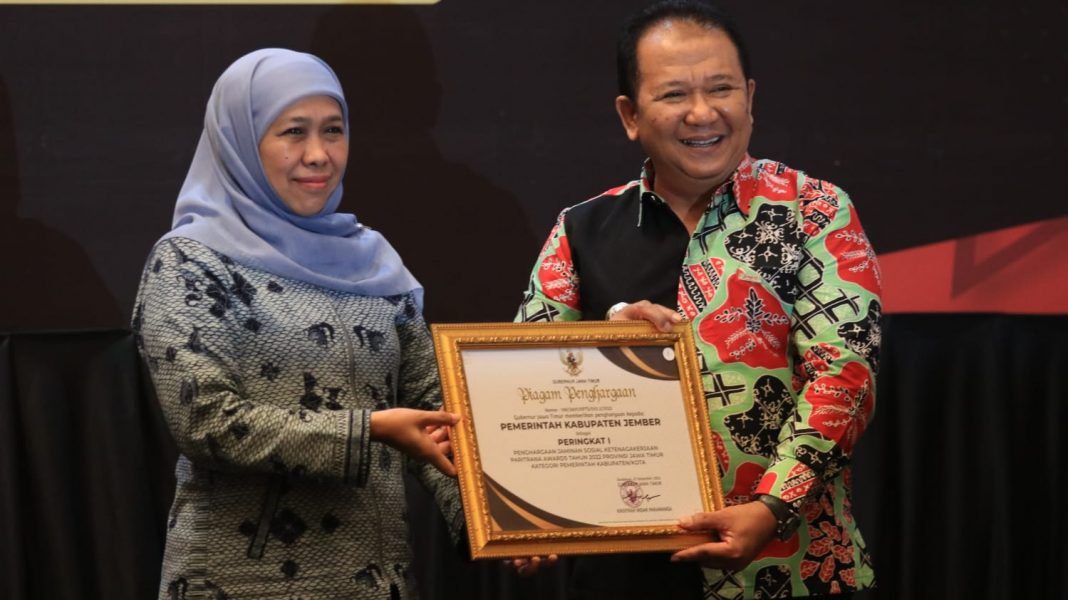Gubernur Jatim Nobatkan Jember Juara I Paritrana Award jempolindo, jember, Gubernur Jatim, Bupati Jember, Paritrana Award , Juara I