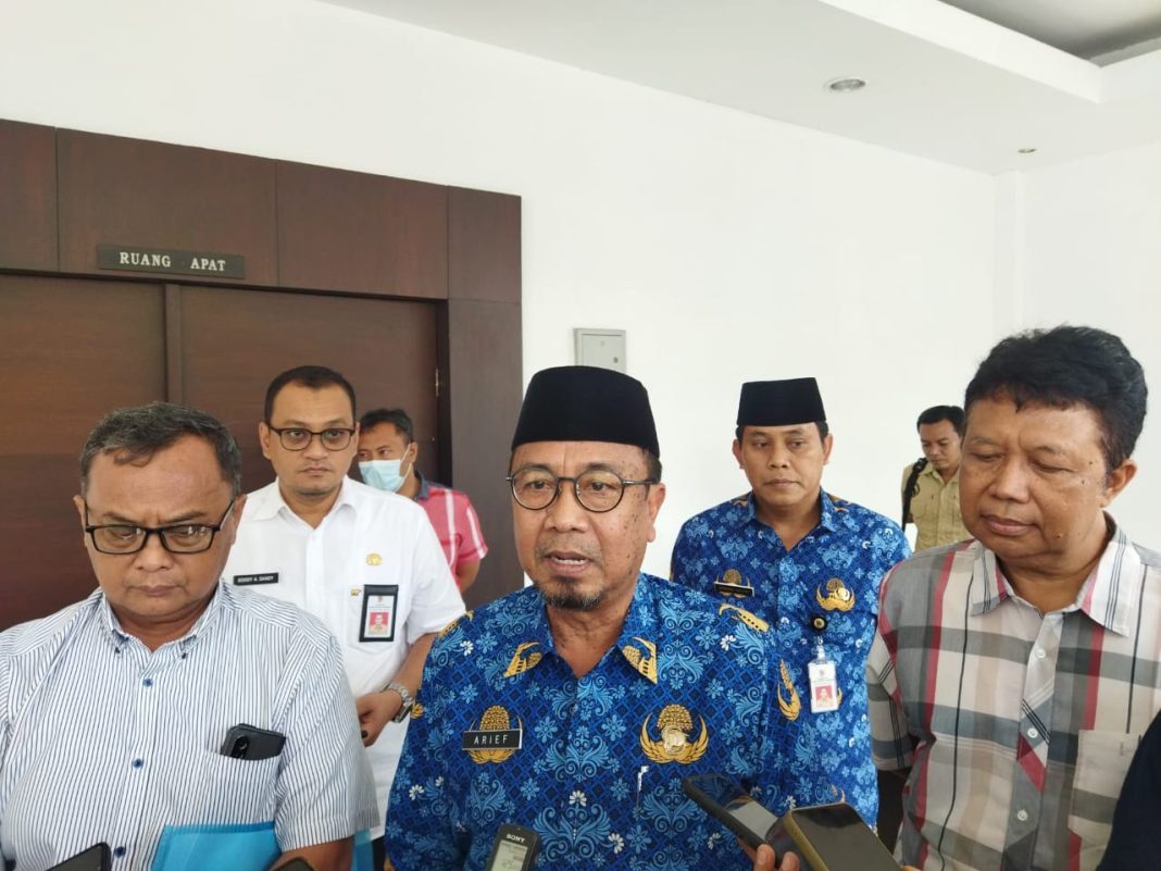 Selesaikan Konflik Gunung Sadeng, Bupati Jember Kekeh Pada Aturan jempolindo, jember, gunung sadeng, bupati jember, aturan