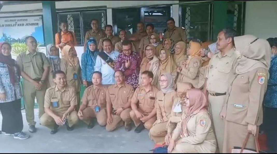 Bupati Jember Dikukuhkan Sebagai Bapak Asuh Anak Stunting jempolindo, jember, bupati jember, bapak asuh anak stunting