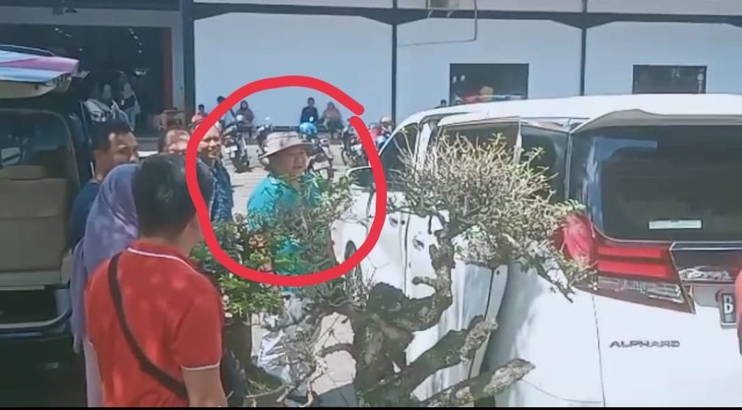Bupati Jember Tertangkap Kamera Berlibur di Tempat ini jempolindo, jember, bupati jember, tertangkap kamera, berlibur