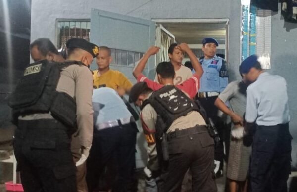 jempolindo, jember, lapas kelas II A, Geledah, Barang Terlarang