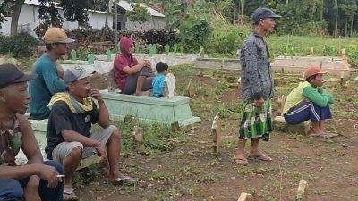 Jempolindo, jember, warga, gumukmas, pemakaman umum
