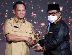 Pj Bupati Pidie Raih Penghargaan UHC Award 2023