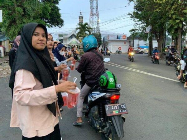 KSR PMI Unit Universitas Dr Soebandi Gelar Bhakti Sosial jempolindo, jember, KSR PMI, Universitas Dr Soebandi, Bhakti Sosial