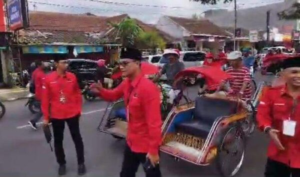 jempolindo, jember, pdip jember, naik becak, musik patrol, 50 caleg