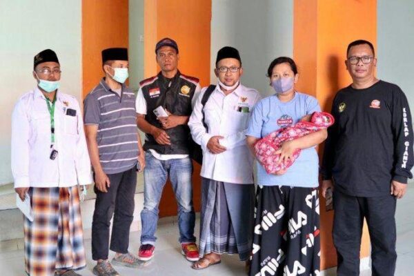 Baznas Jember dan IWJ, Berhasil Pulangkan Ibu dan Bayinya Yang Tertahan di RS Bali jempolindo, jember, baznas Jember, IWJ, Ibu dan Banyinya, bali