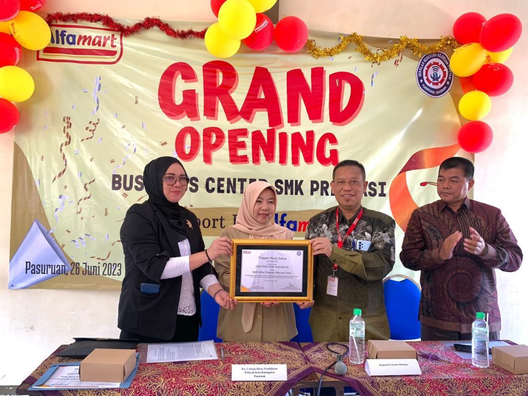 Tunjang Praktikum, Alfamart Hibahkan BC Untuk SMK Prestasi Pasuruan jempolindo, pasuruan, alfamart, smk prestasi, bc